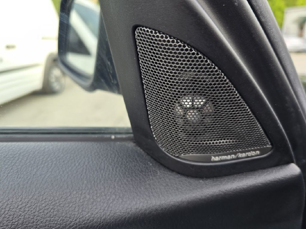 2012 BMW 3 Series Image 25