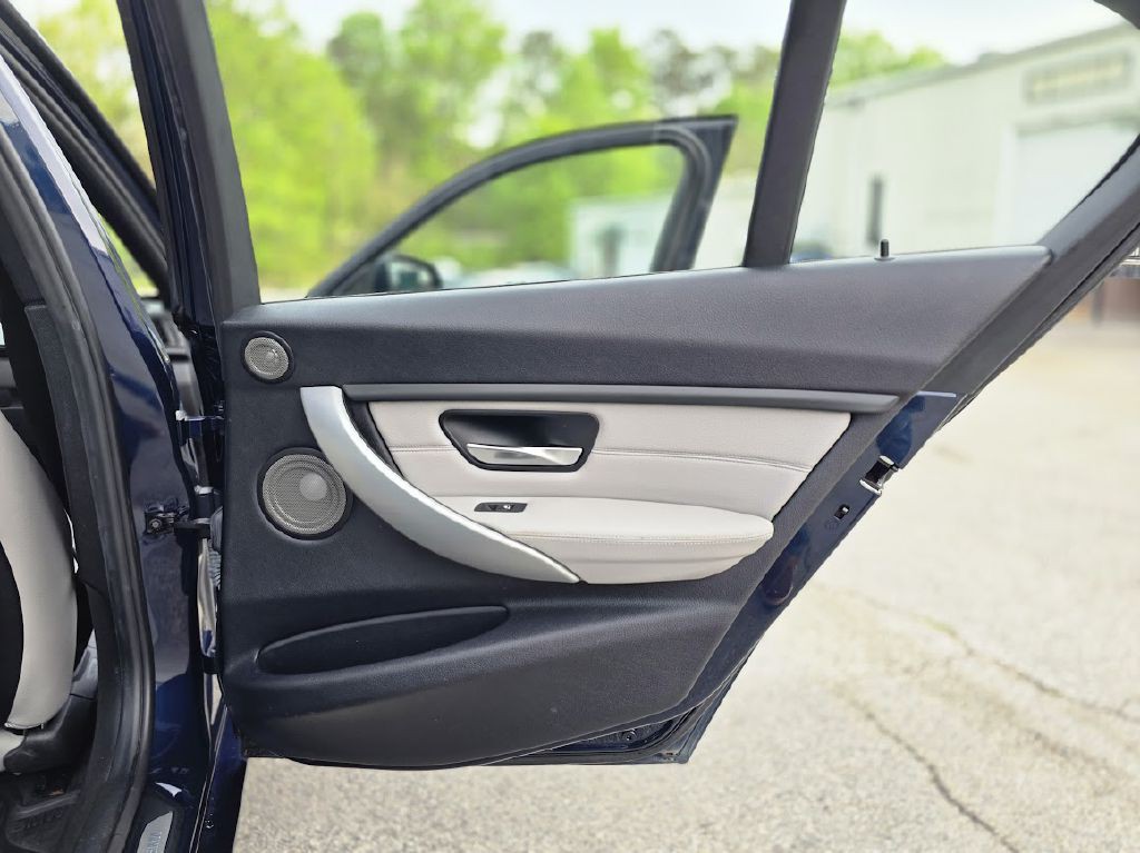 2012 BMW 3 Series Image 27