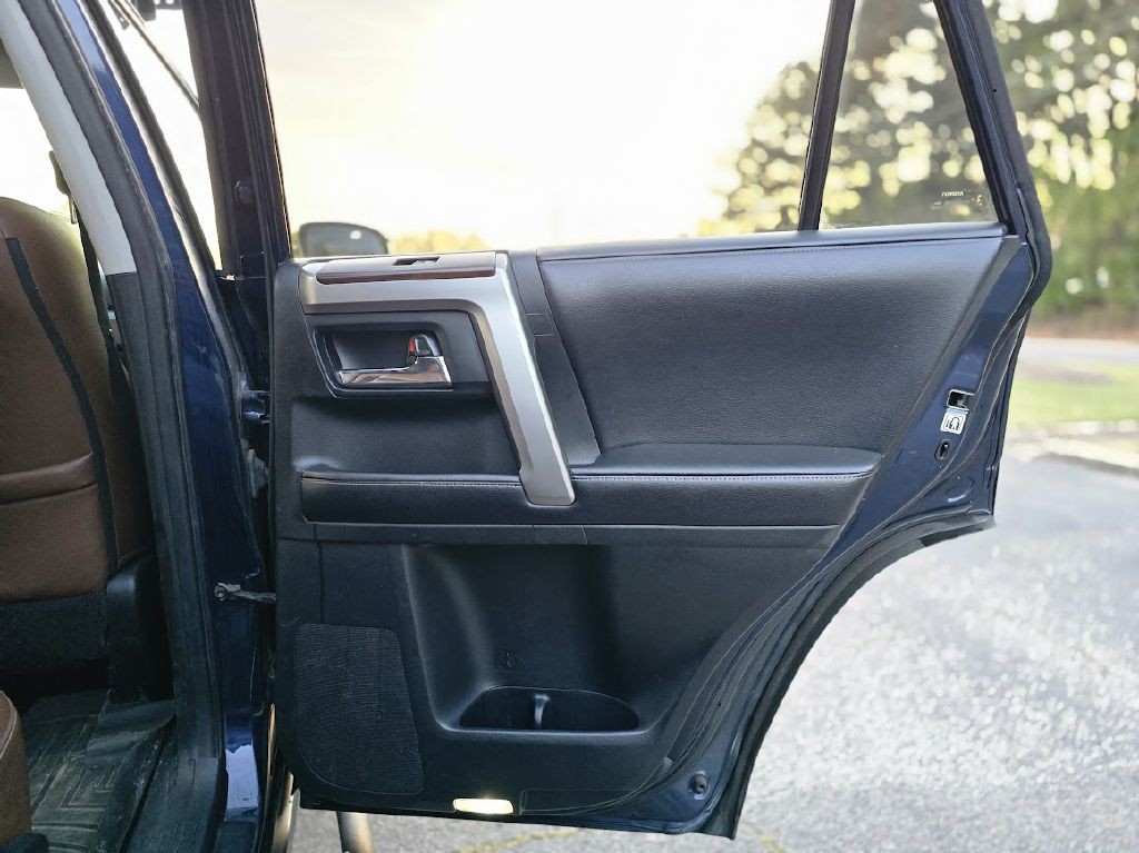 2016 Toyota 4Runner Image 28