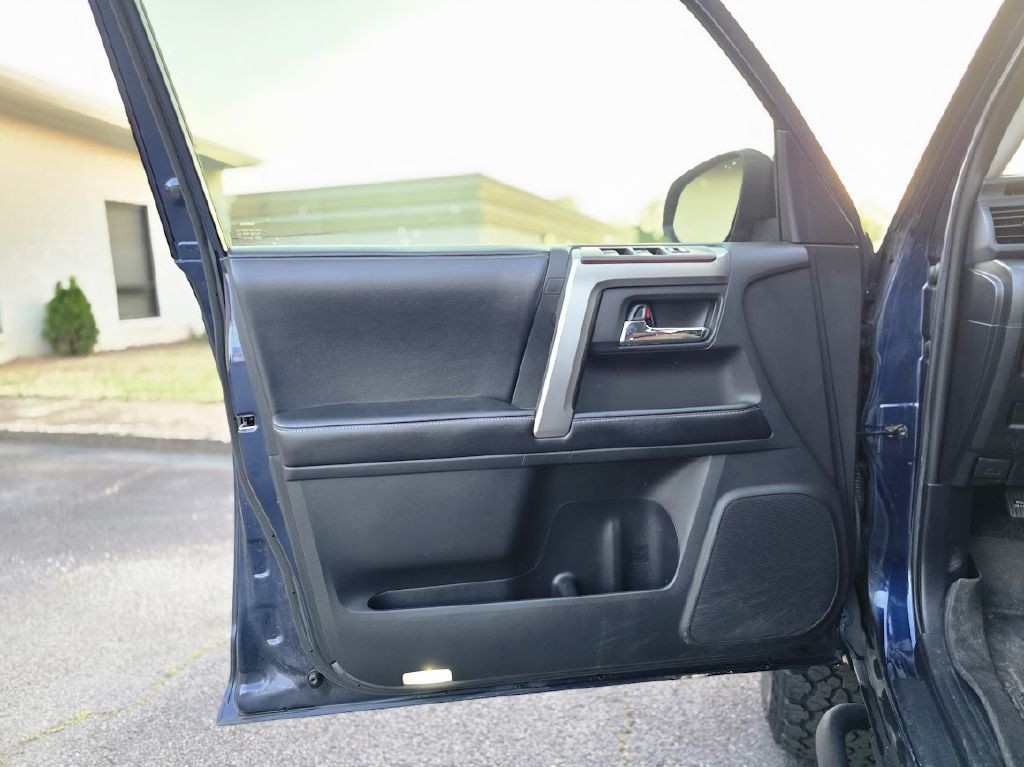 2016 Toyota 4Runner Image 30