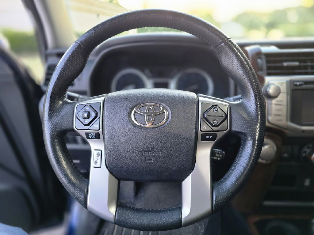 2016 Toyota 4Runner Image 32