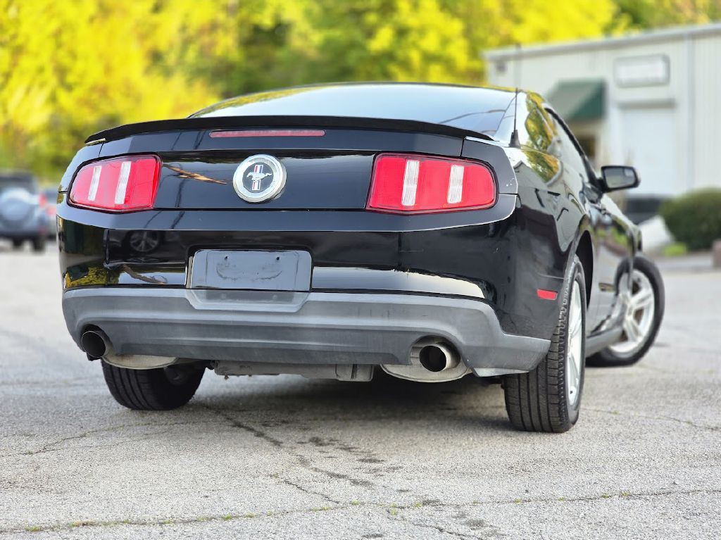 2012 Ford Mustang Image 2