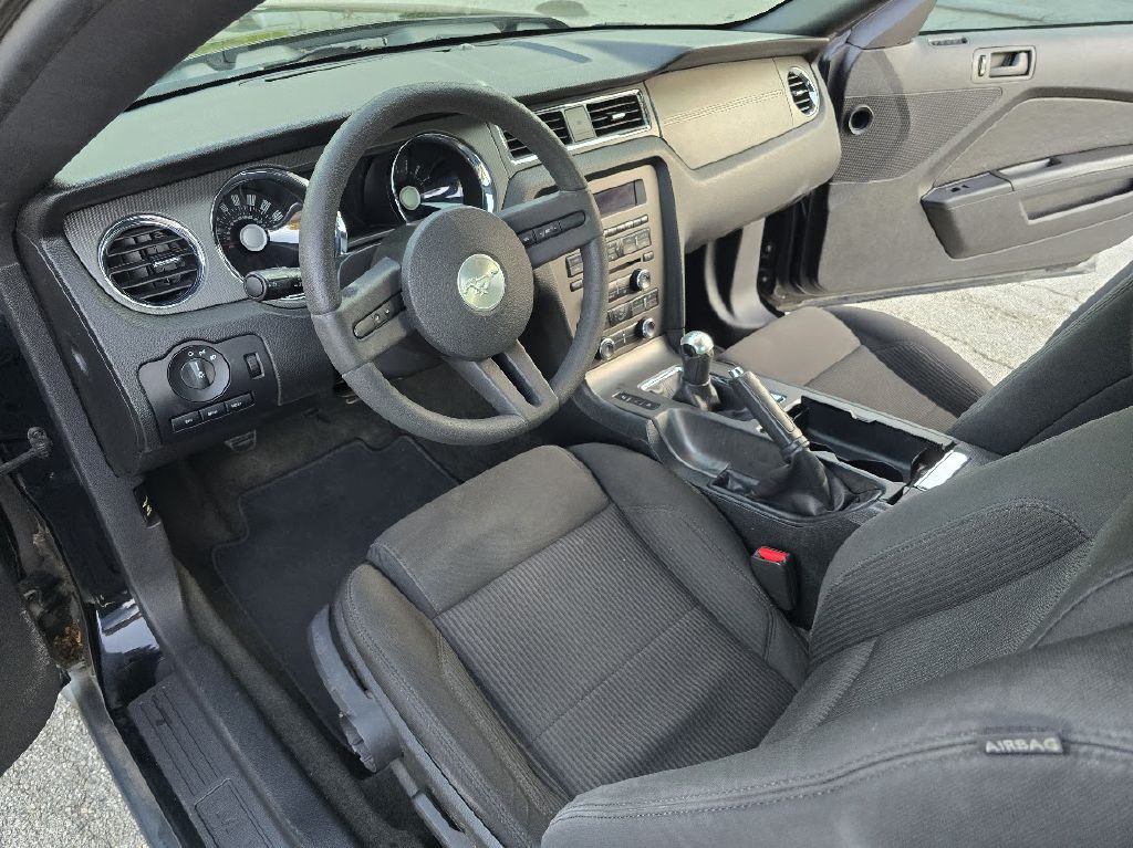 2012 Ford Mustang Image 18