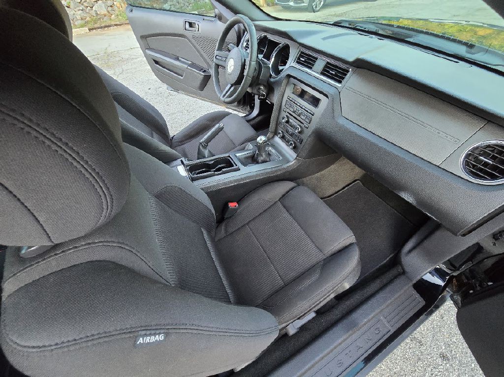 2012 Ford Mustang Image 20