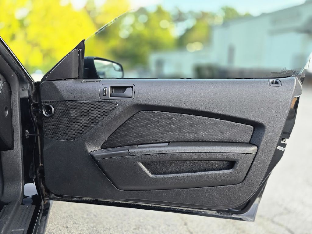 2012 Ford Mustang Image 22