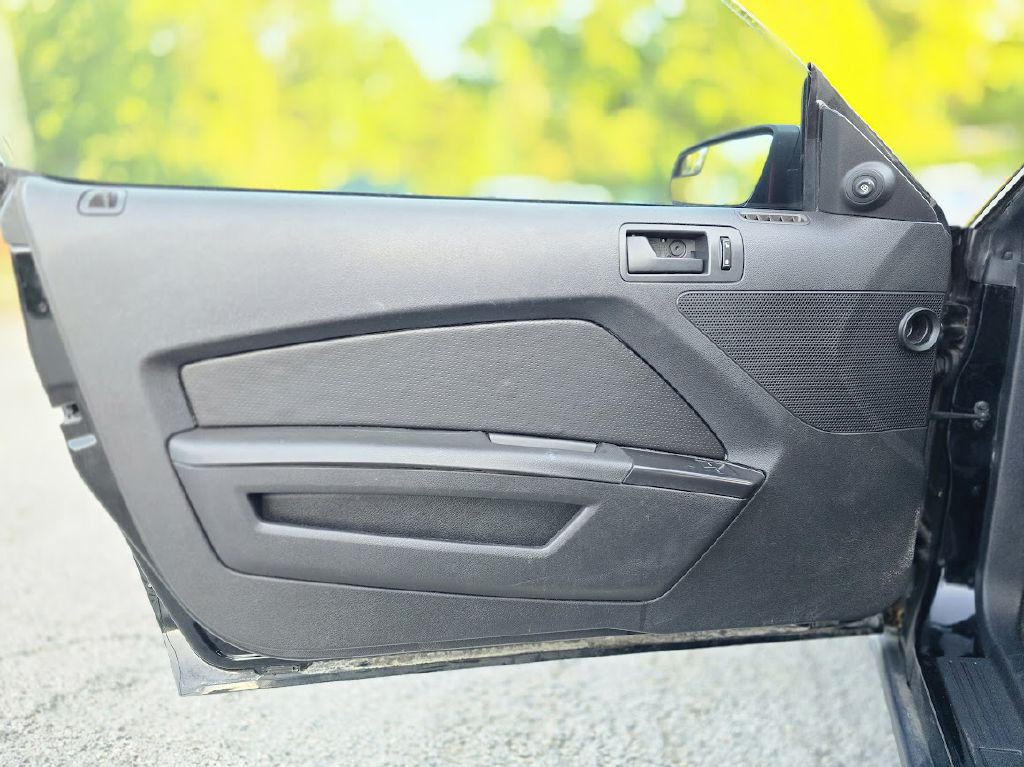 2012 Ford Mustang Image 23