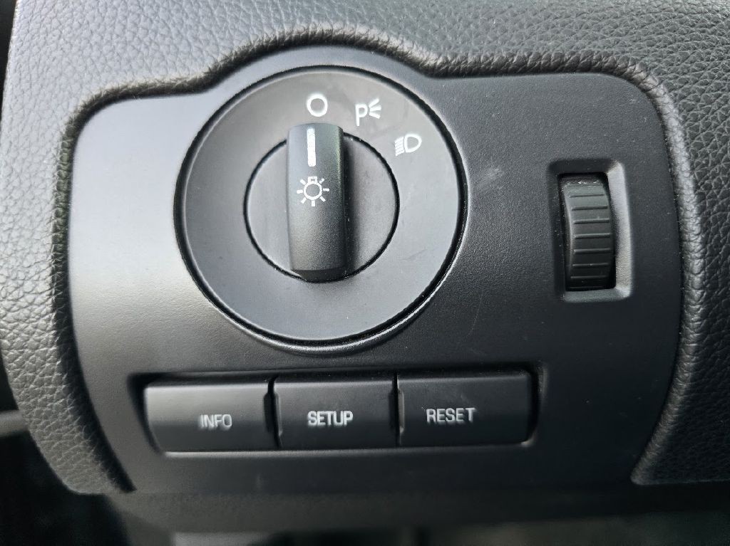 2012 Ford Mustang Image 27