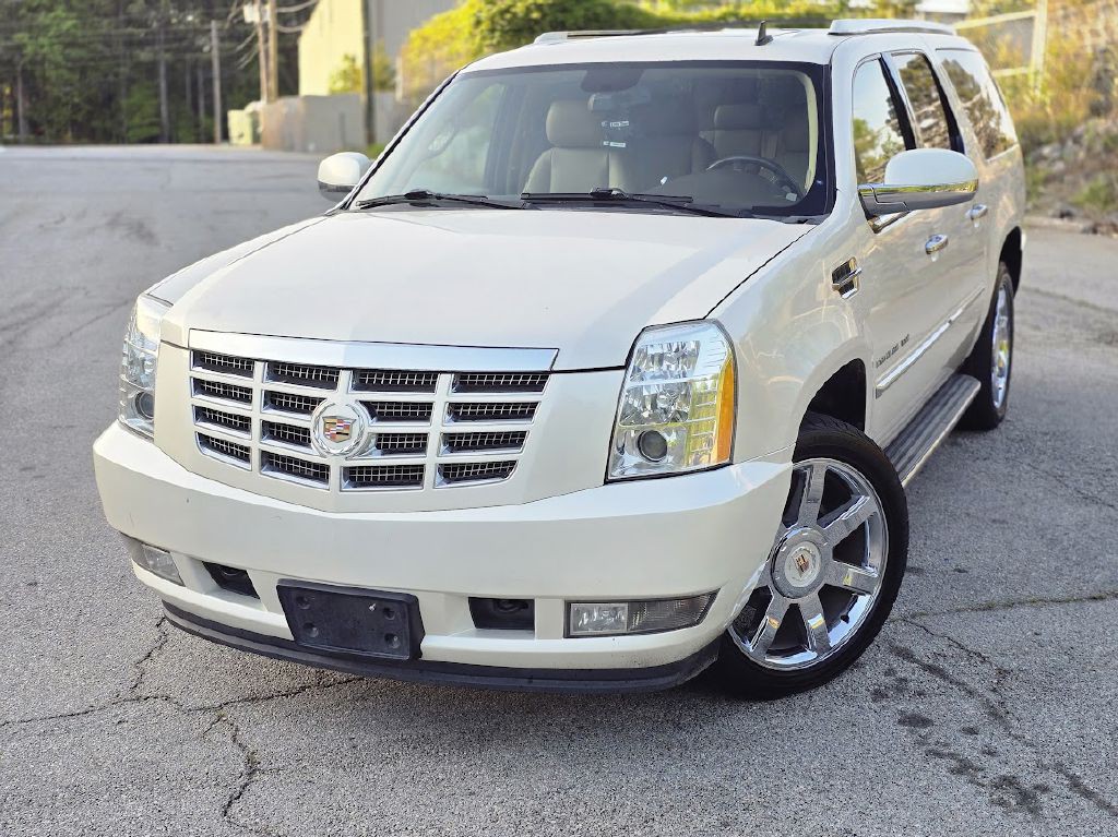 2013 Cadillac Escalade Image 2