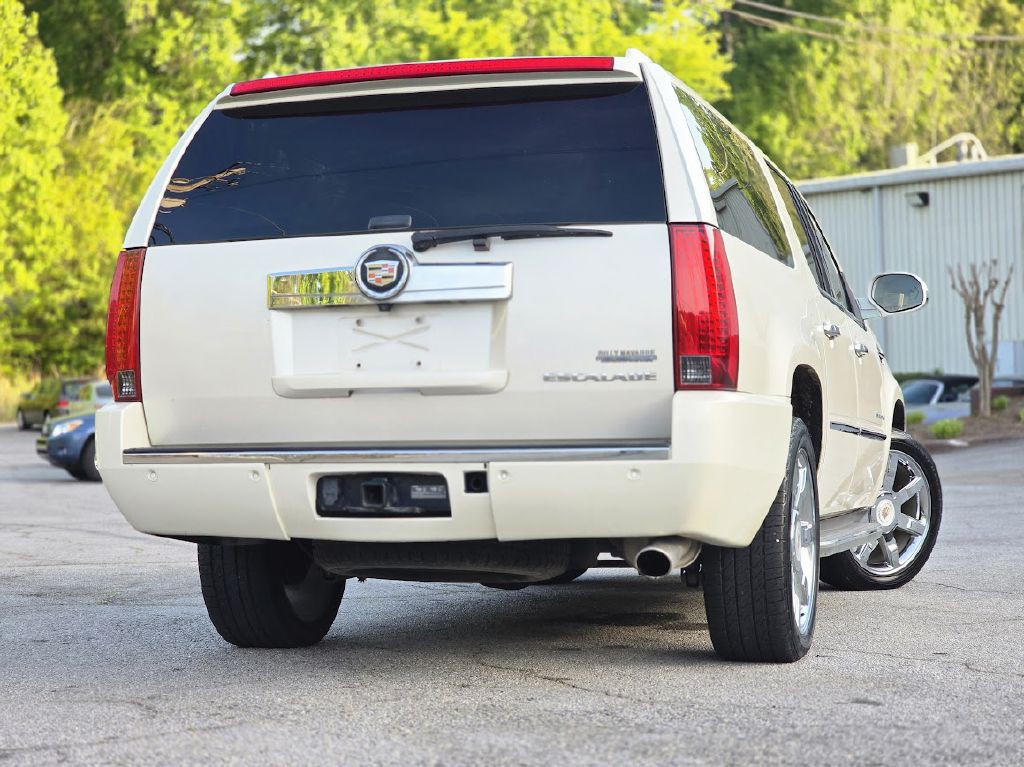 2013 Cadillac Escalade Image 3