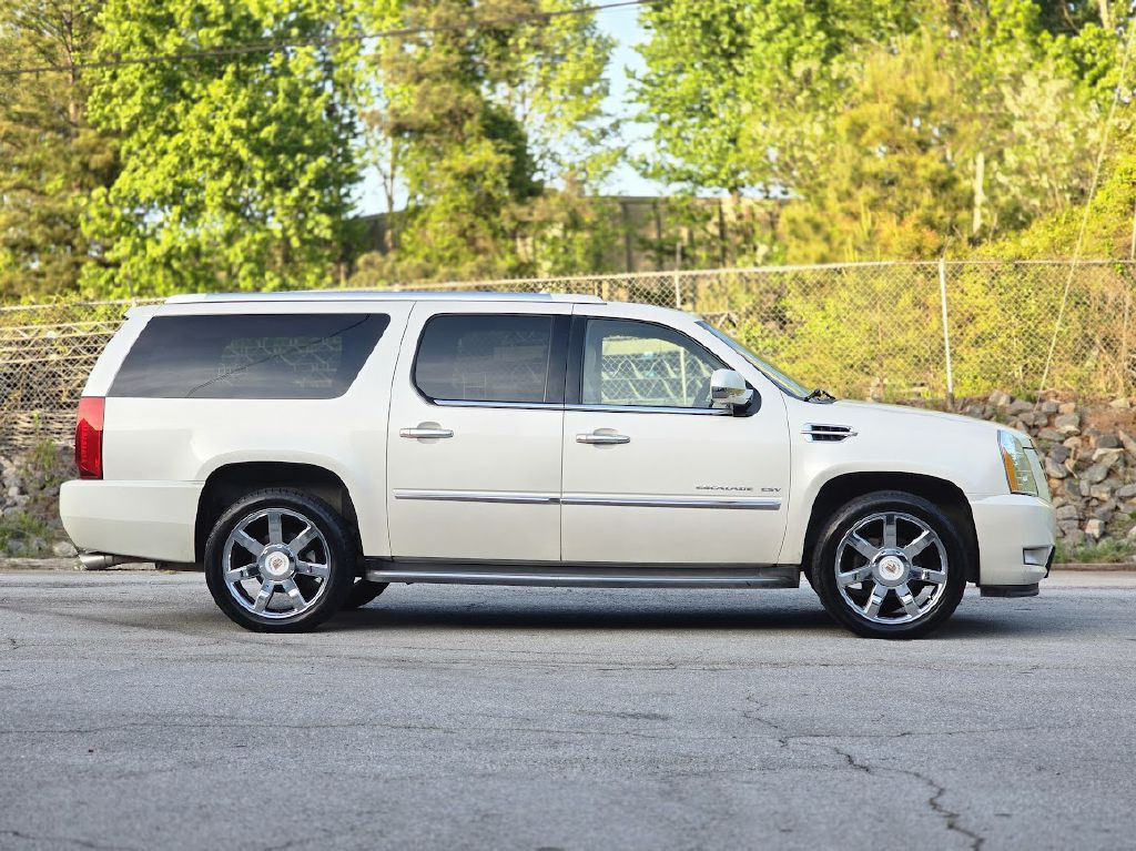 2013 Cadillac Escalade Image 9