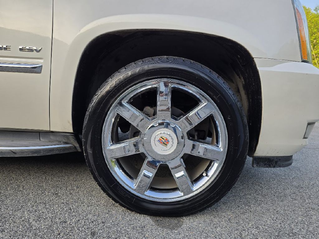 2013 Cadillac Escalade Image 18