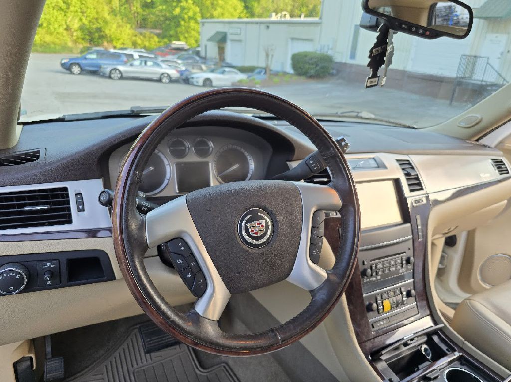 2013 Cadillac Escalade Image 20
