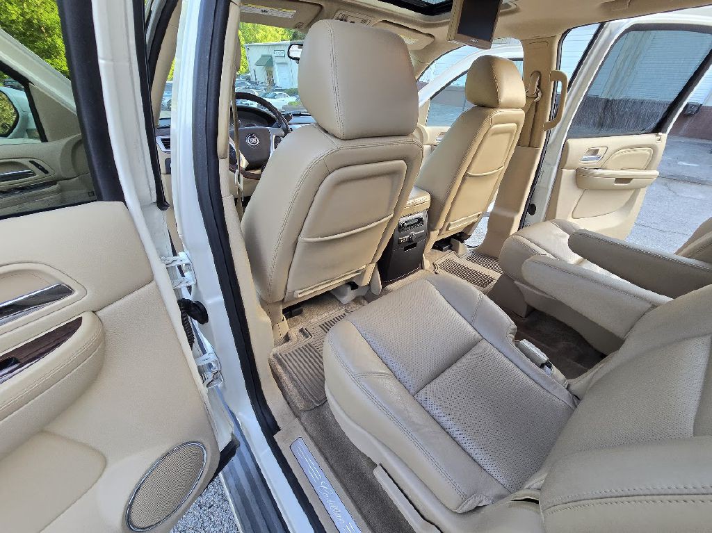 2013 Cadillac Escalade Image 22