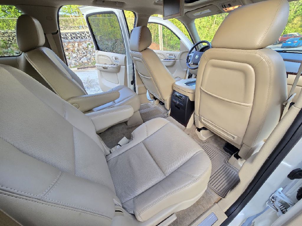 2013 Cadillac Escalade Image 26