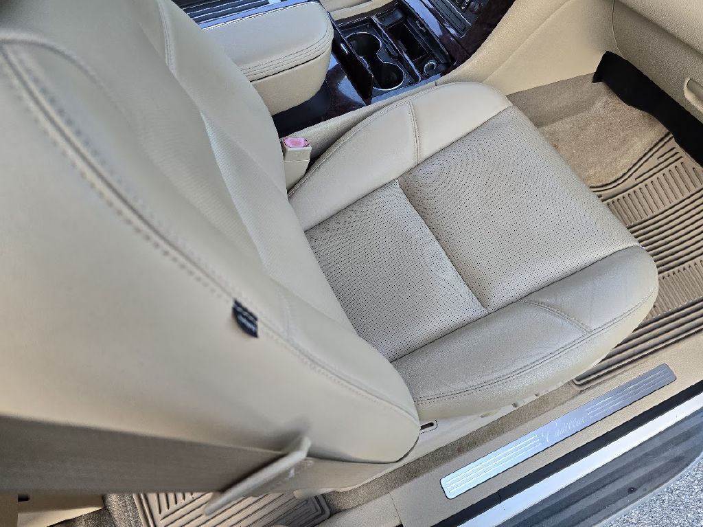 2013 Cadillac Escalade Image 29