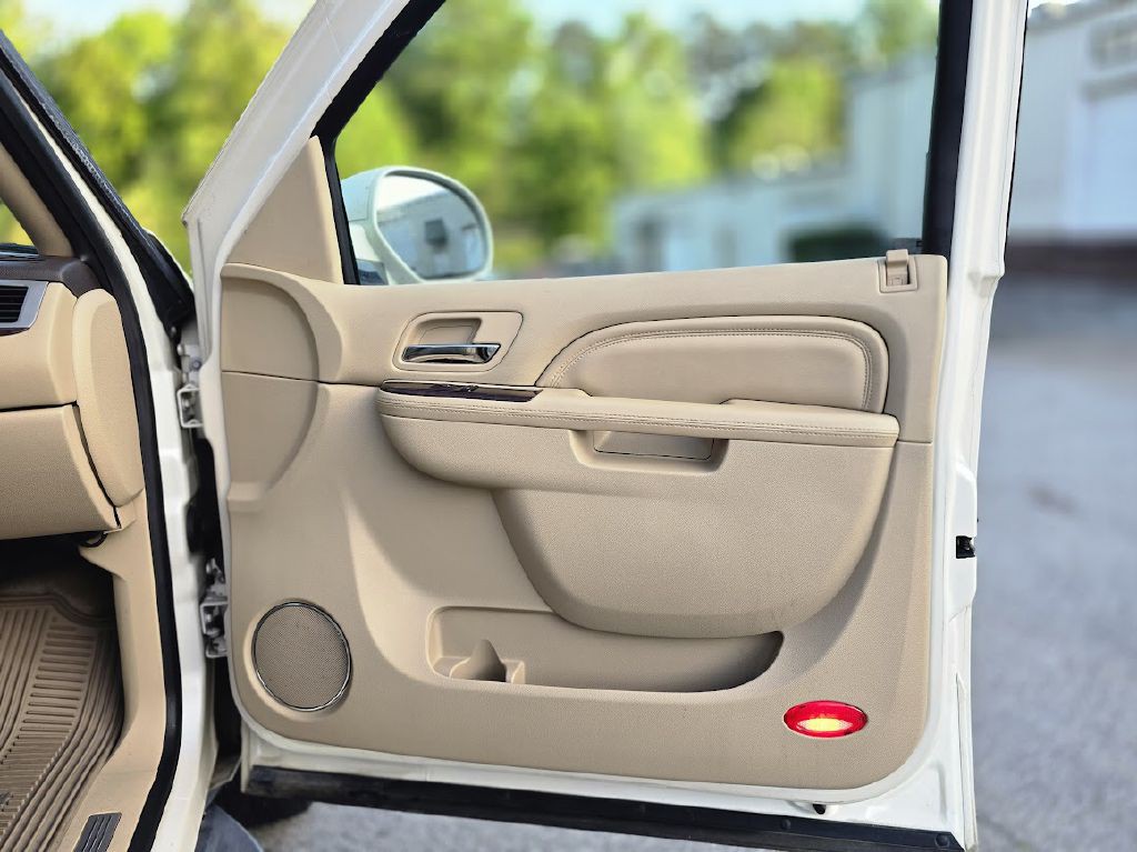 2013 Cadillac Escalade Image 31