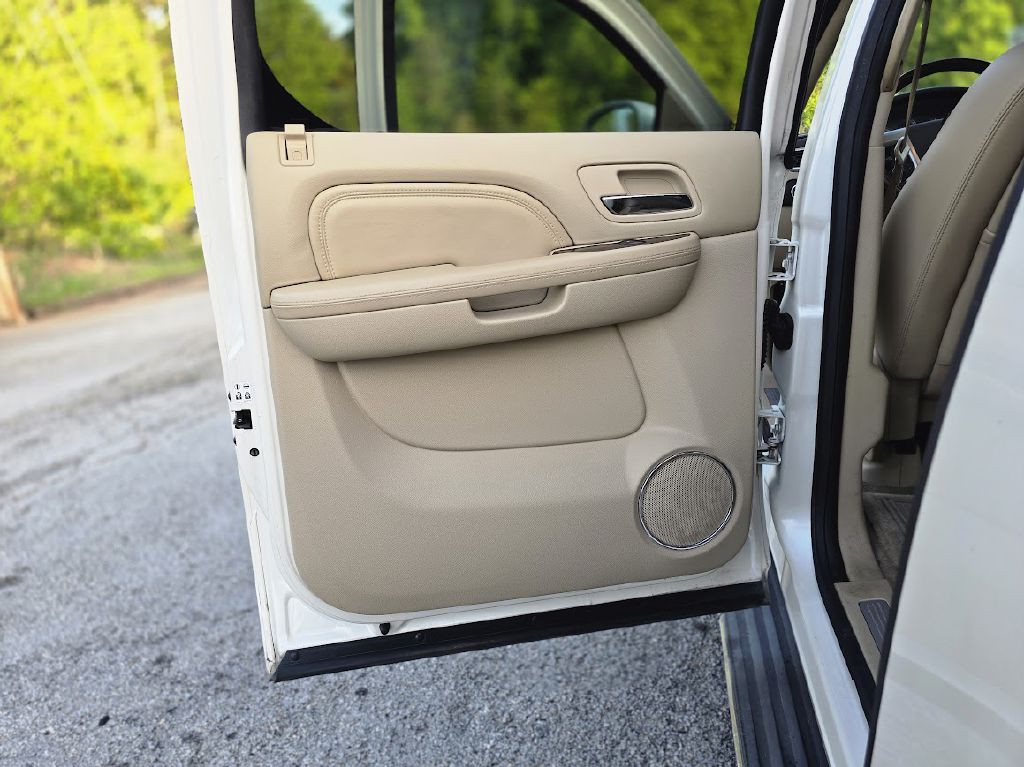 2013 Cadillac Escalade Image 33