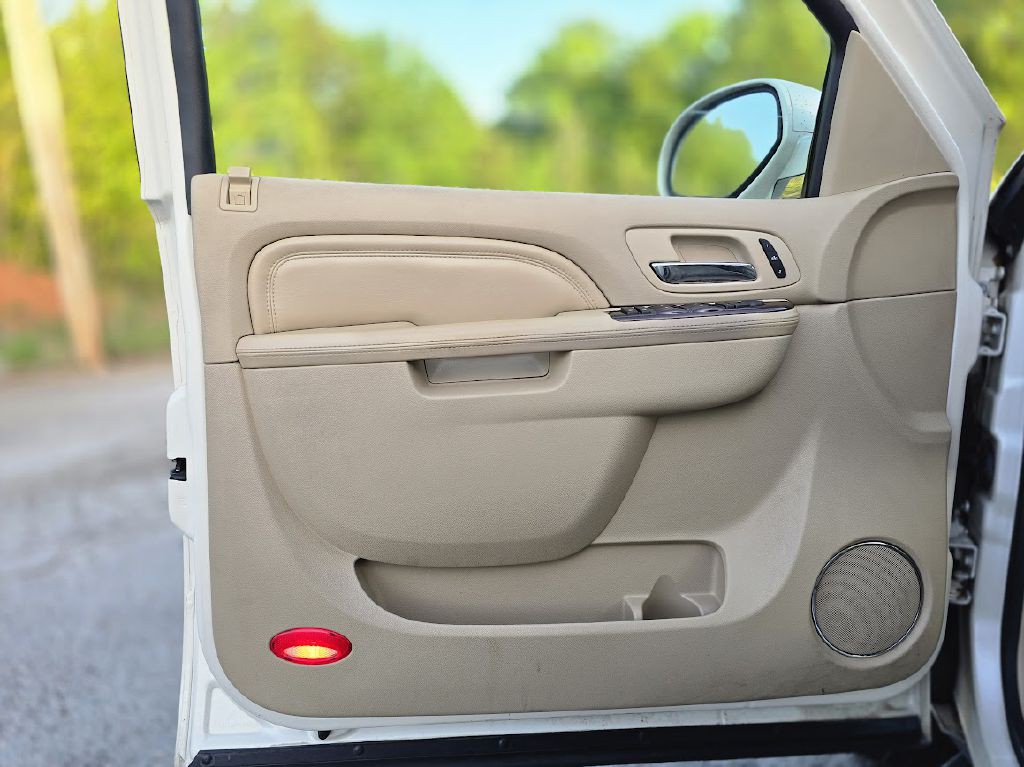 2013 Cadillac Escalade Image 34