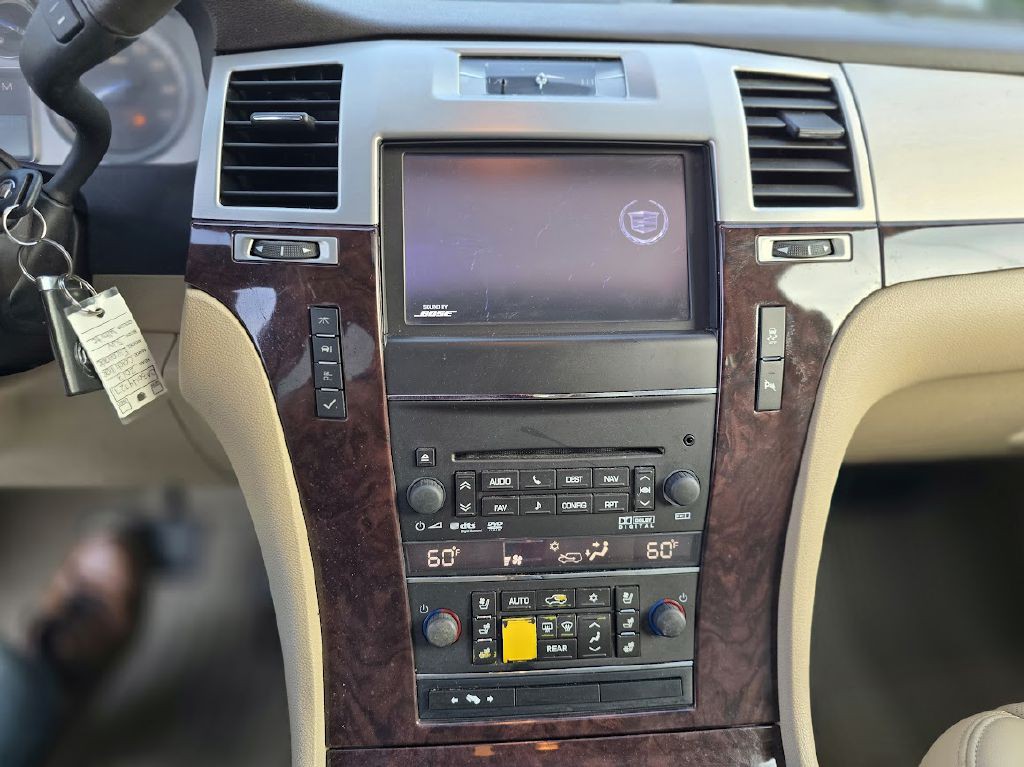 2013 Cadillac Escalade Image 35