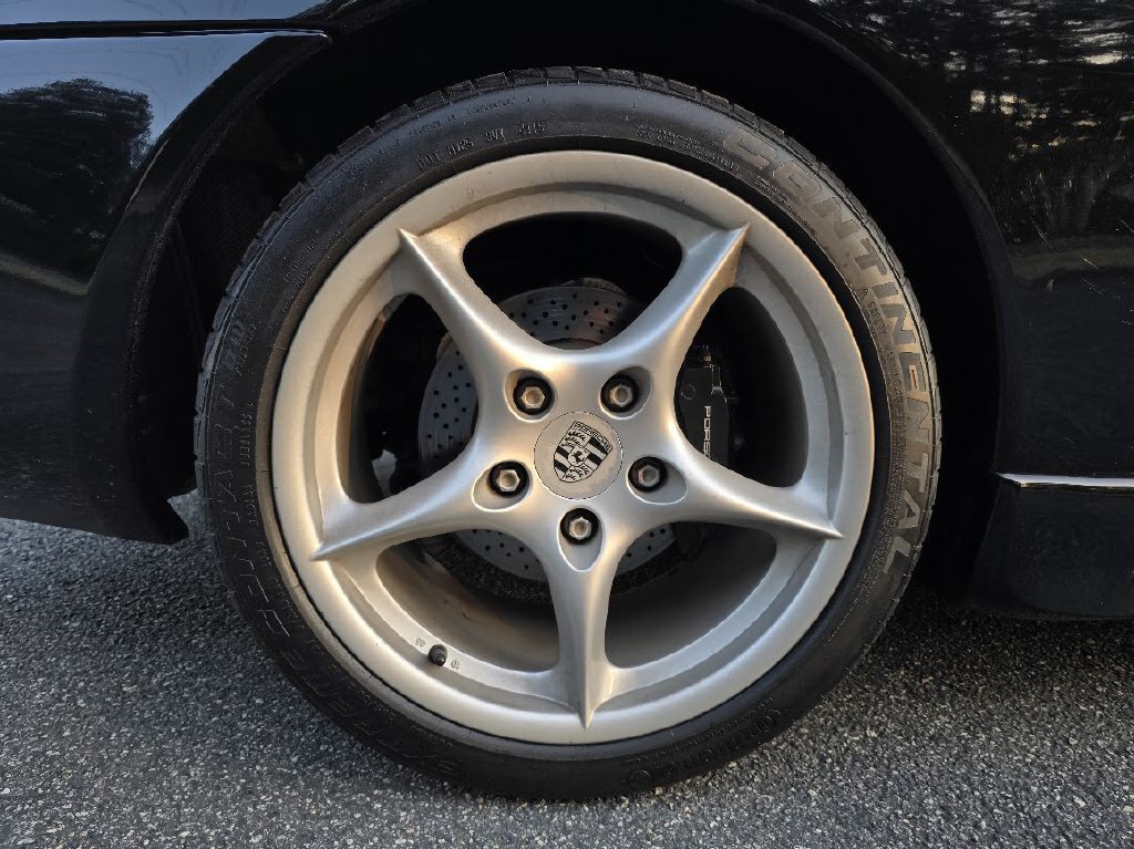 2002 Porsche 911 Image 18