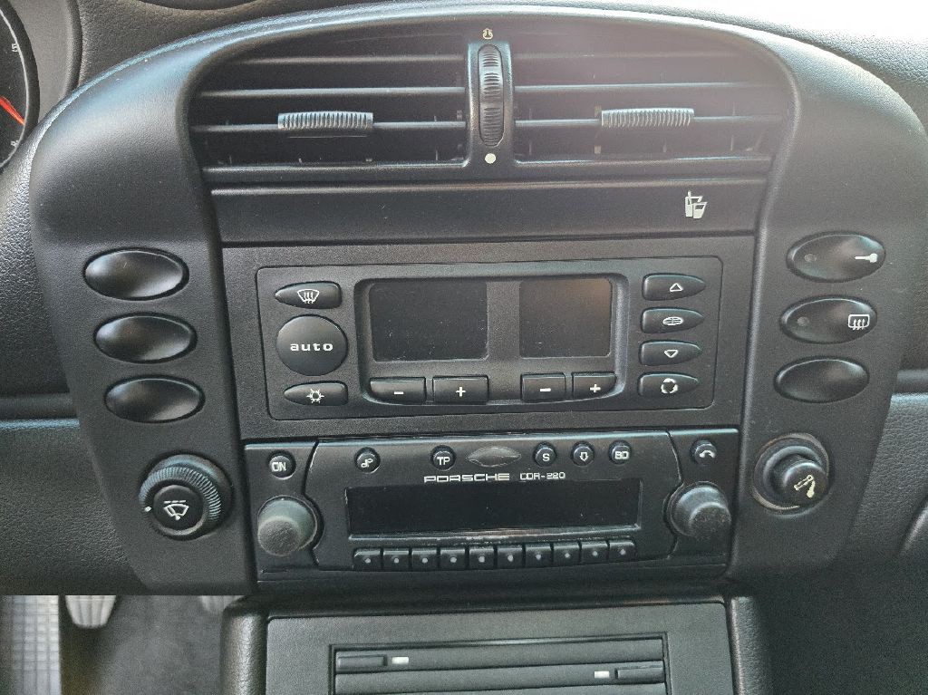 2002 Porsche 911 Image 31