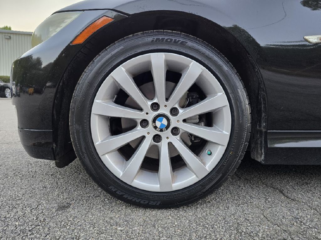 2009 BMW 3 Series Image 12