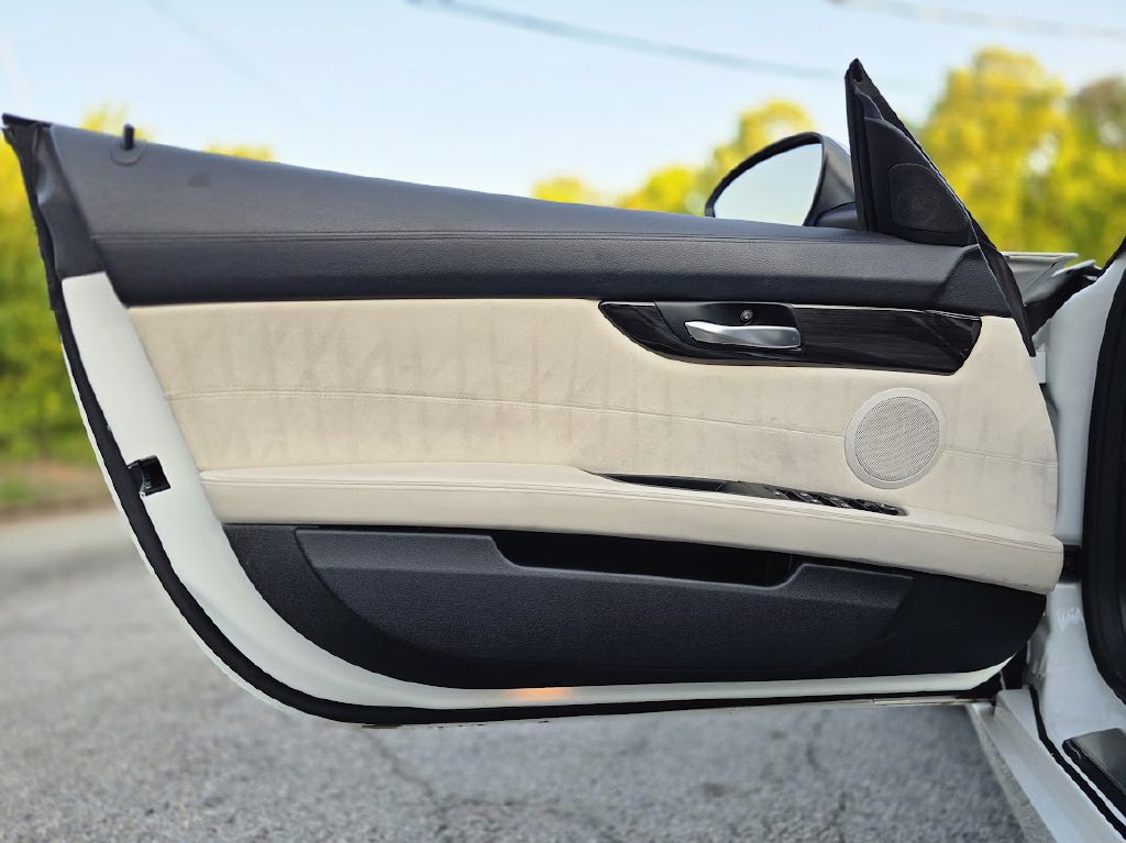 2011 BMW Z4 Image 26