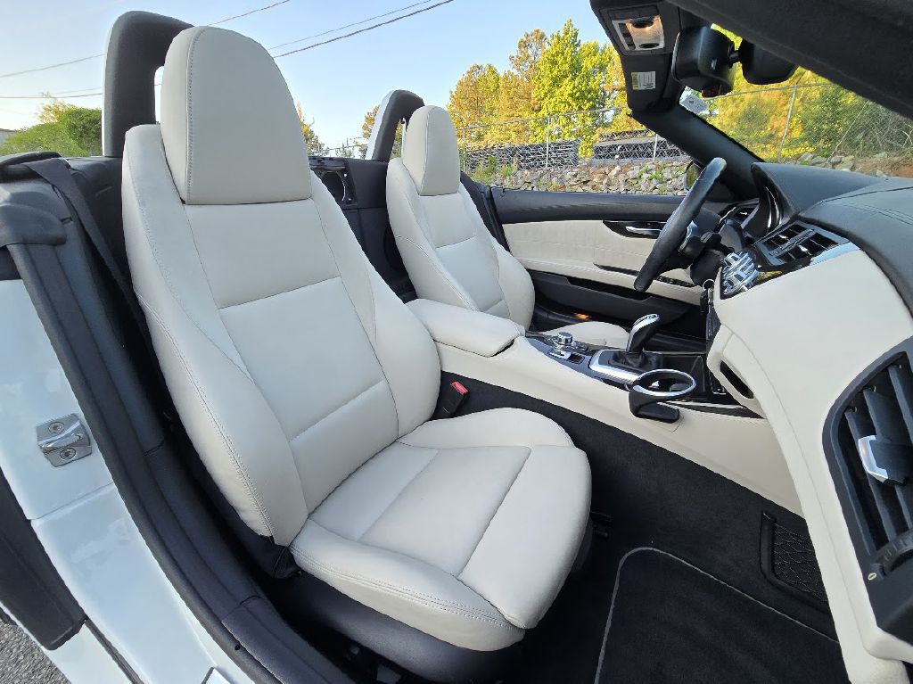 2011 BMW Z4 Image 28