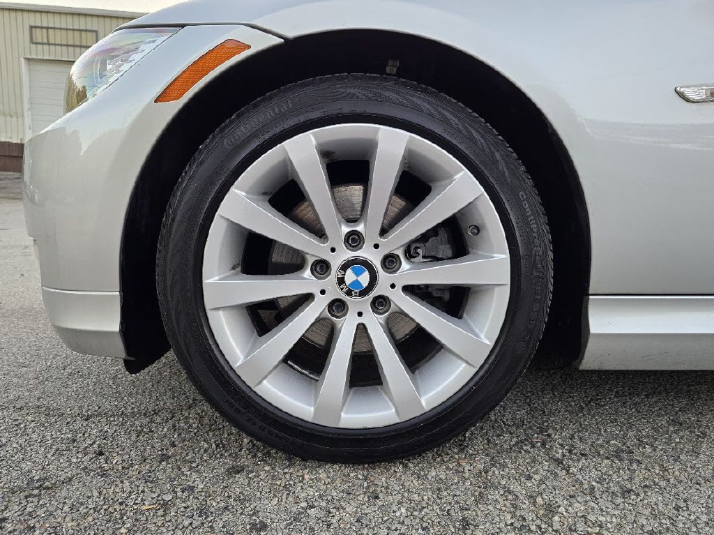 2009 BMW 3 Series Image 17