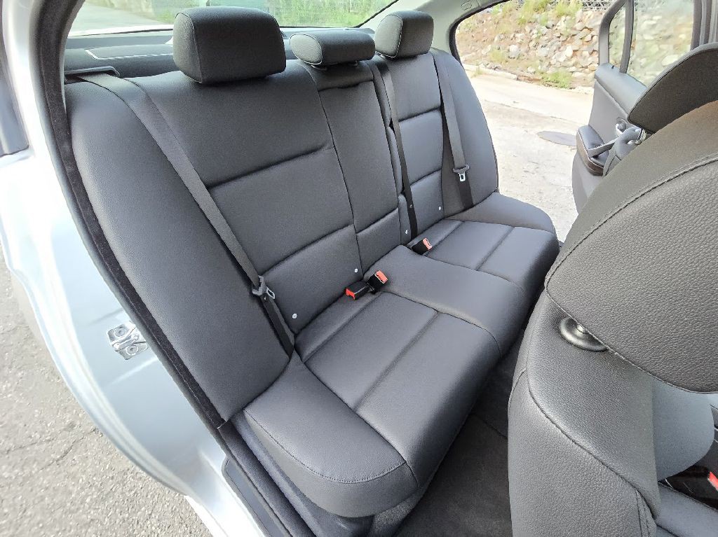 2009 BMW 3 Series Image 30
