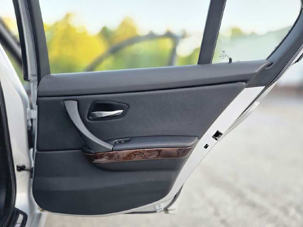 2009 BMW 3 Series Image 32