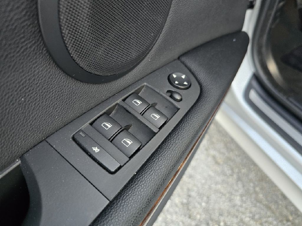 2009 BMW 3 Series Image 41