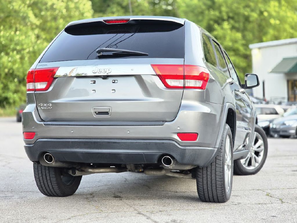 2013 Jeep Grand Cherokee Image 2