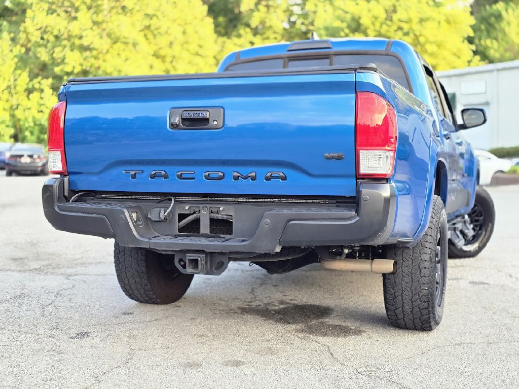 2017 Toyota Tacoma Image 3