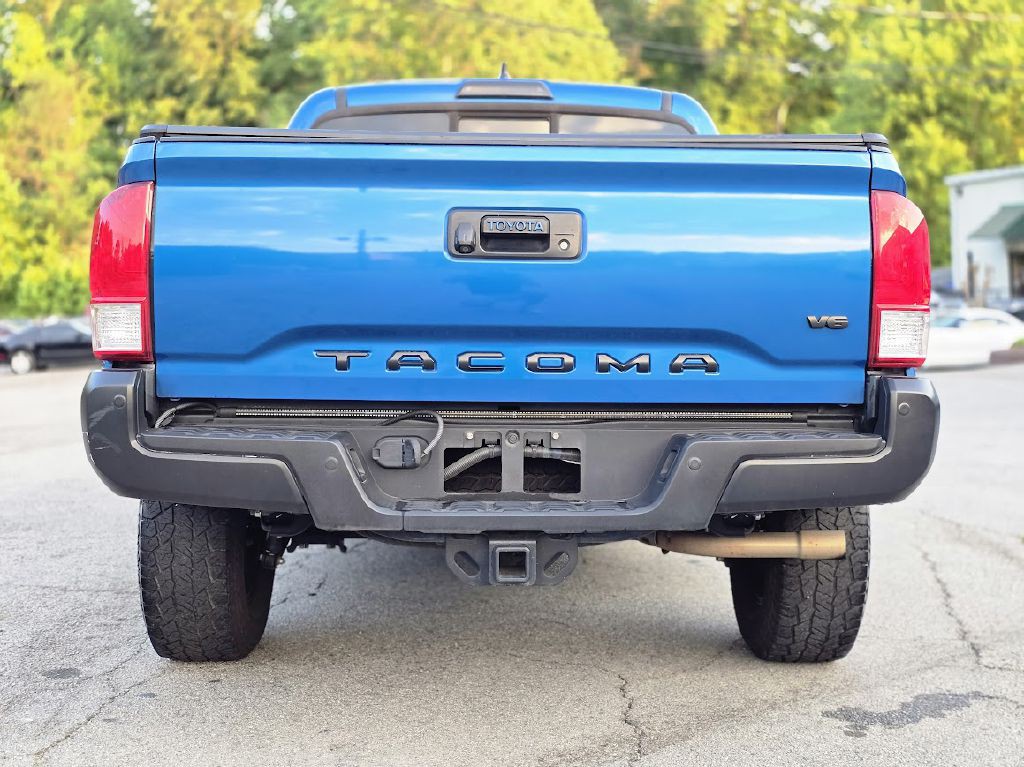 2017 Toyota Tacoma Image 7