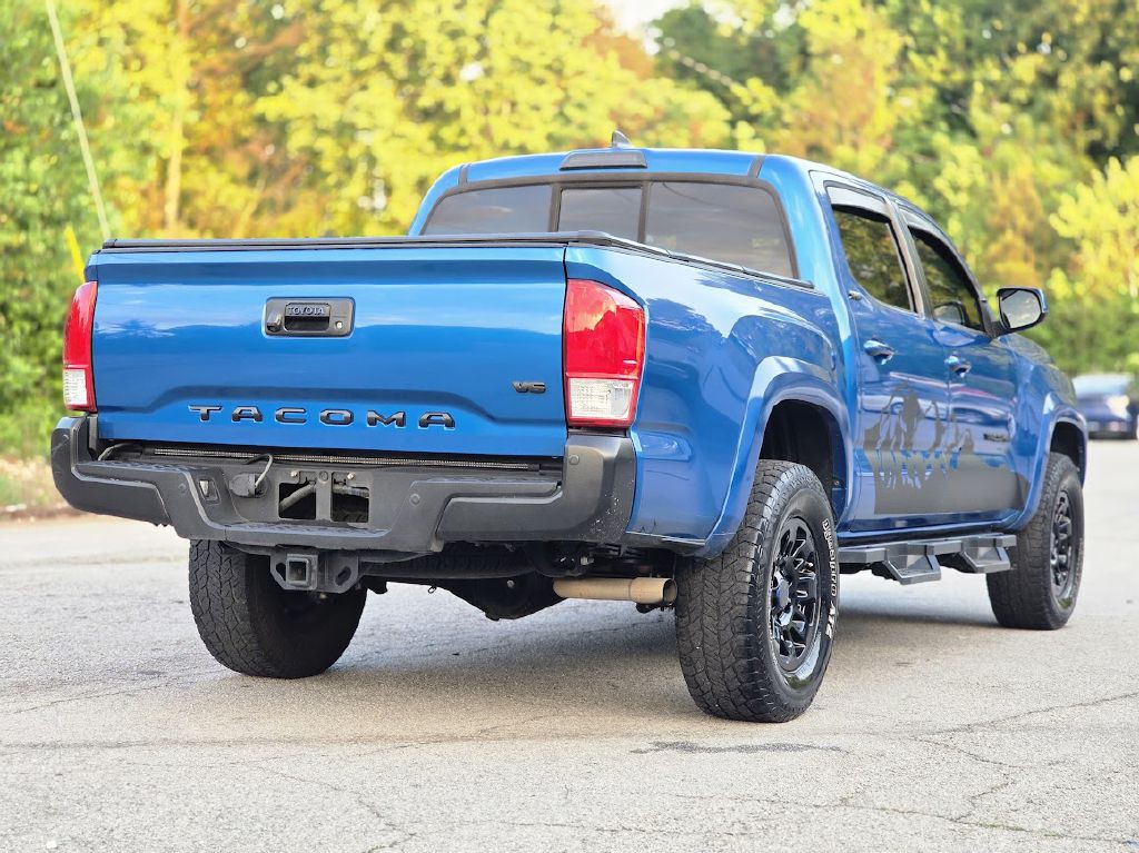 2017 Toyota Tacoma Image 8