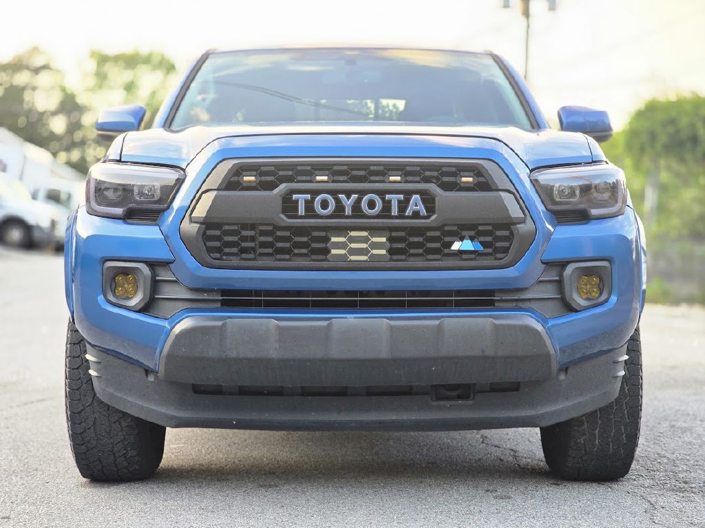 2017 Toyota Tacoma Image 11