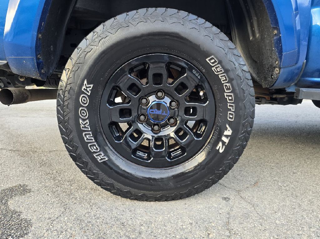 2017 Toyota Tacoma Image 15