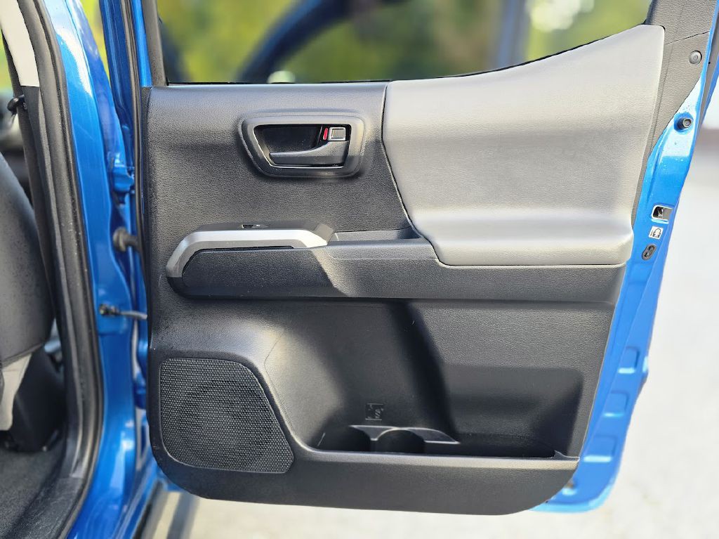 2017 Toyota Tacoma Image 22