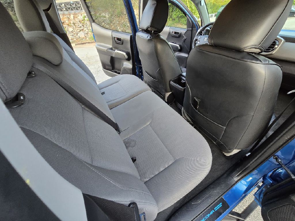 2017 Toyota Tacoma Image 23