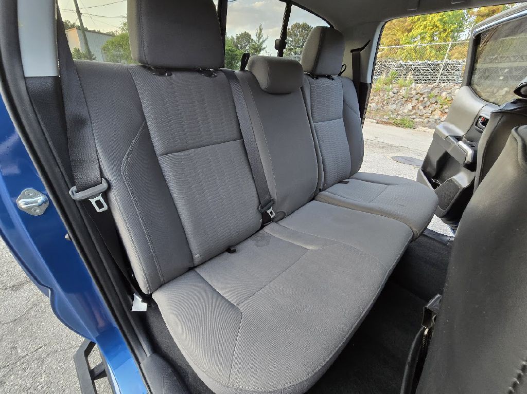 2017 Toyota Tacoma Image 24