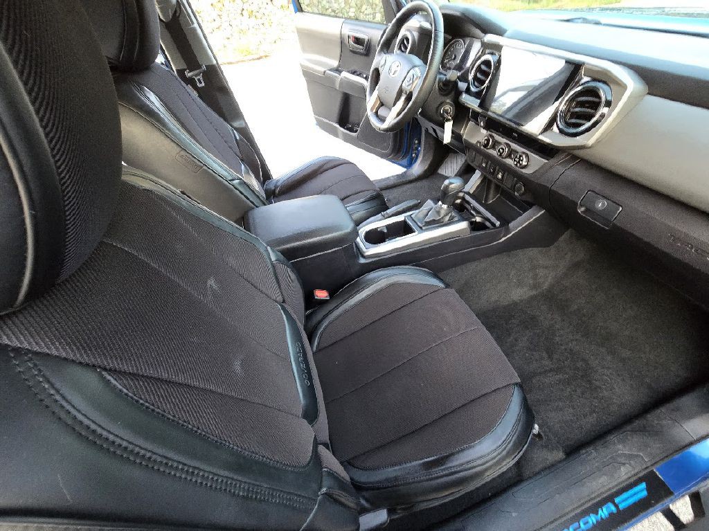 2017 Toyota Tacoma Image 25