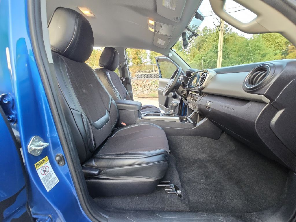 2017 Toyota Tacoma Image 26