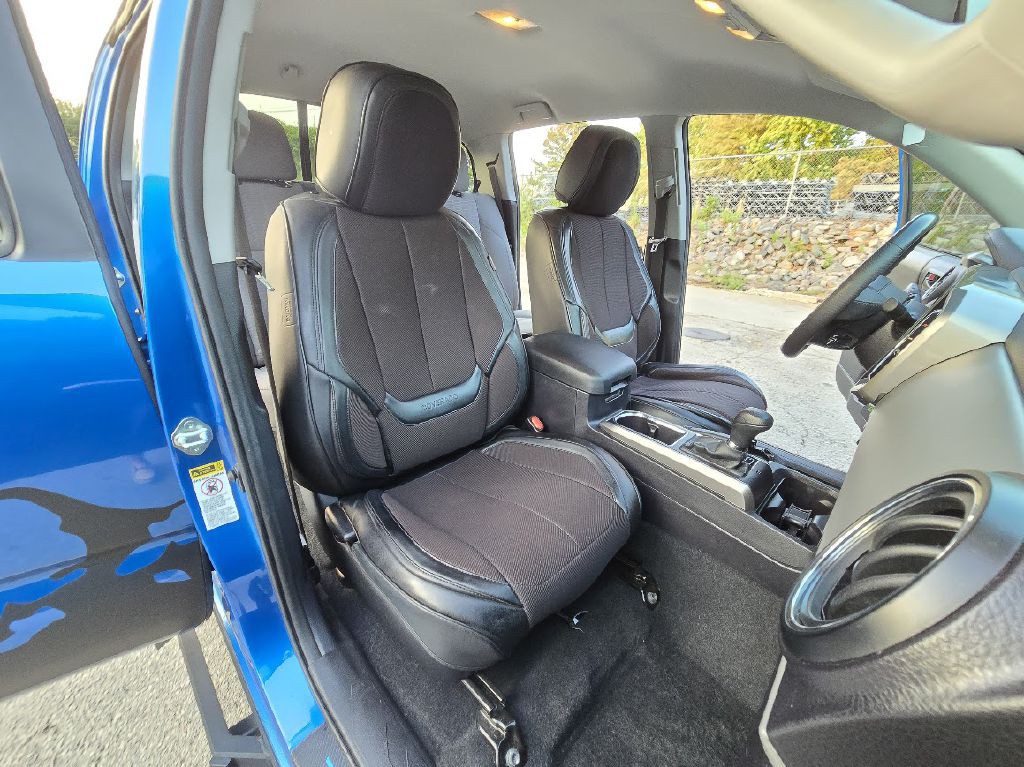 2017 Toyota Tacoma Image 27