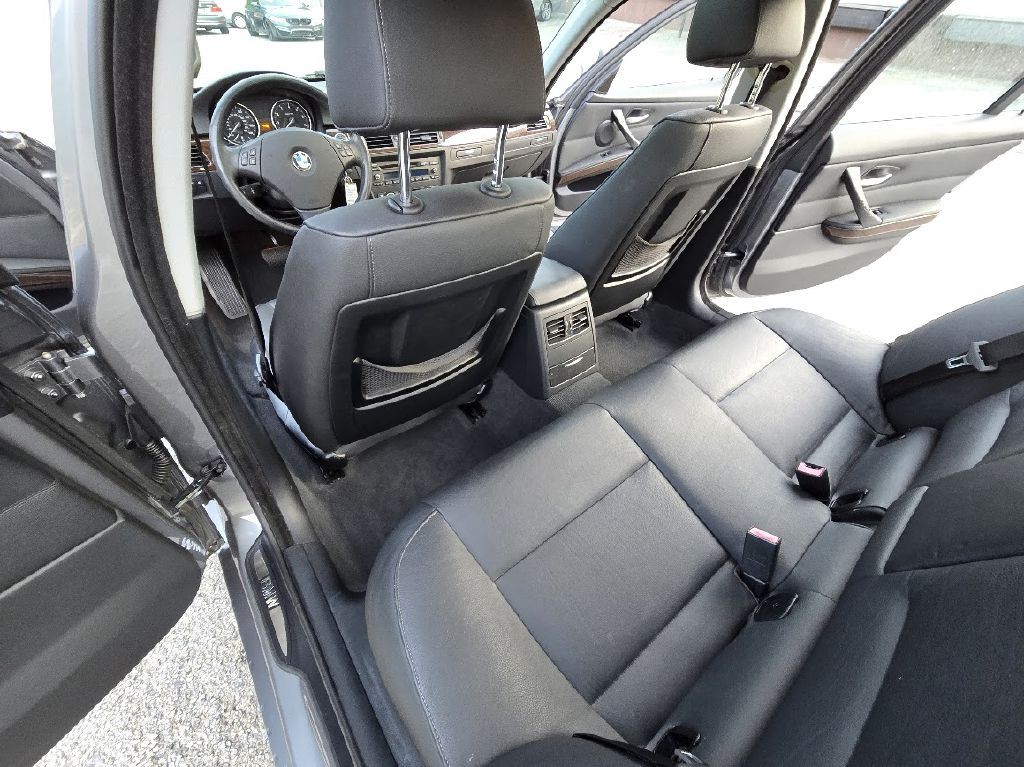 2009 BMW 3 Series Image 23