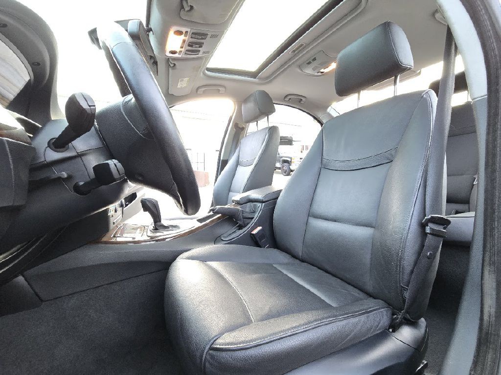 2009 BMW 3 Series Image 25