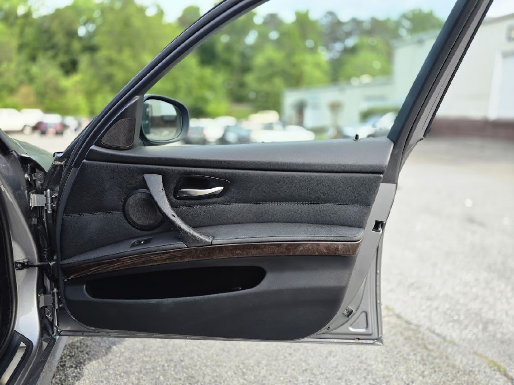 2009 BMW 3 Series Image 26