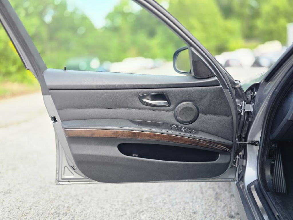 2009 BMW 3 Series Image 28