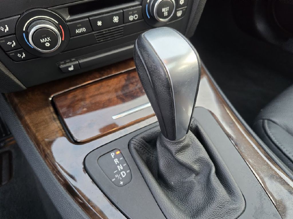 2009 BMW 3 Series Image 30