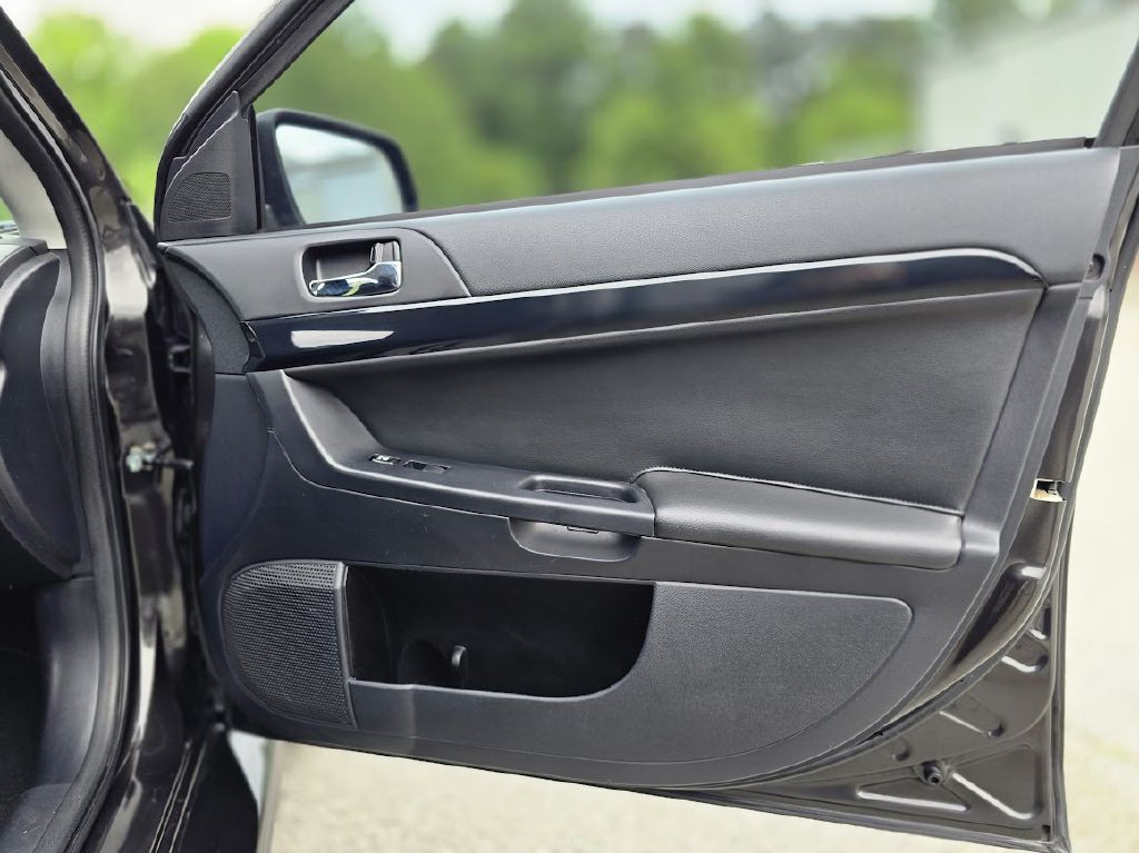 2014 Mitsubishi Lancer Image 36